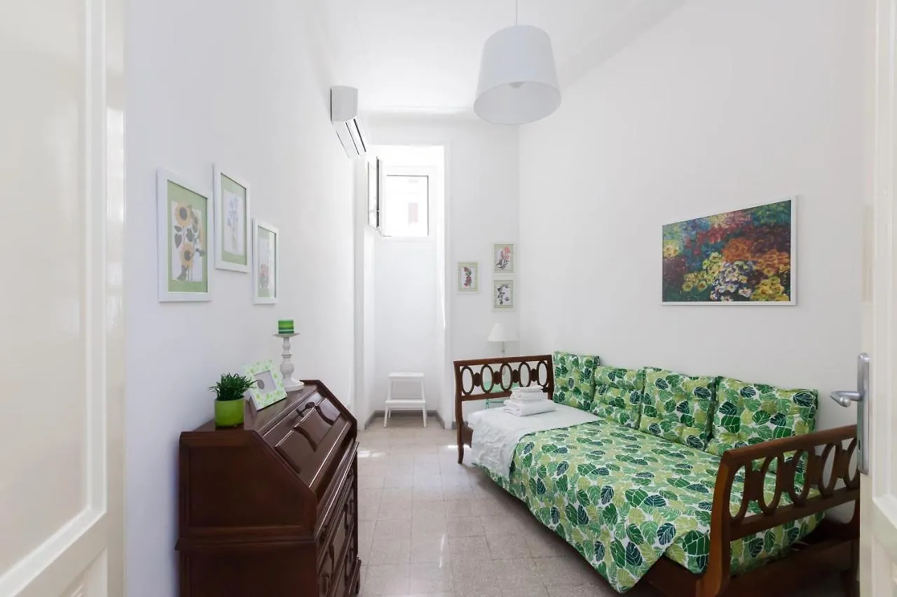 Apartment With Large Garden By The Vatican Rome